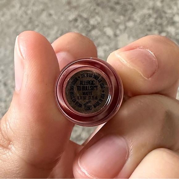 KYLIE COSMETICS "ALLERGIC TO BULLSH*T" Liquid Matte Lipstick - Picture 2 of 6